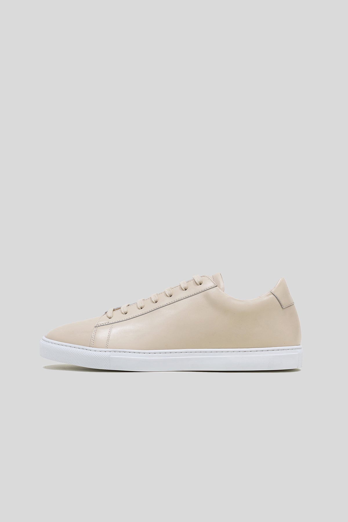 Side profile view of the Olen beige calfskin Città low-top sneaker.